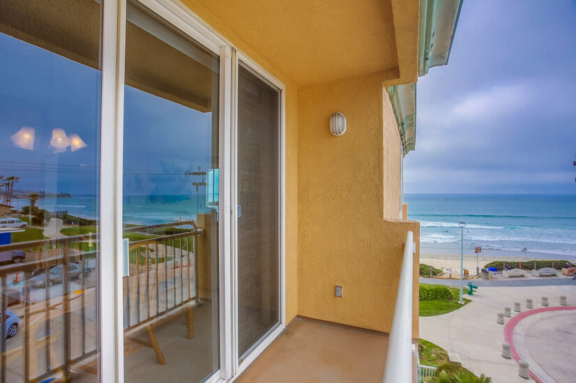 Balcony off dining area