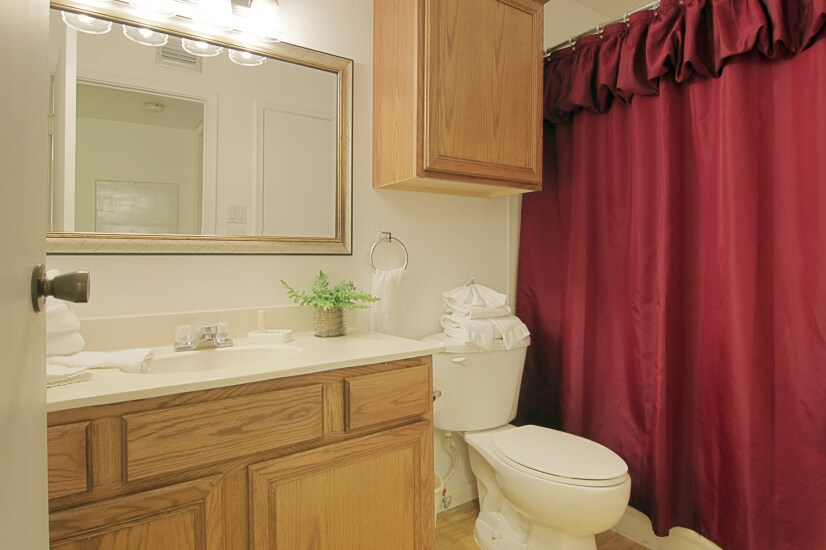 Clear Lake Furnished 1/1 Condo on Water