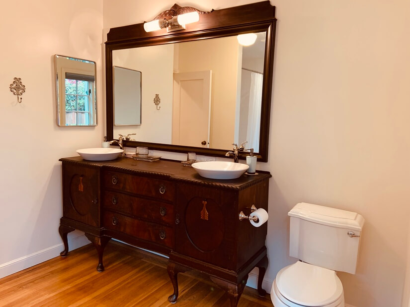Main bathroom Vanity