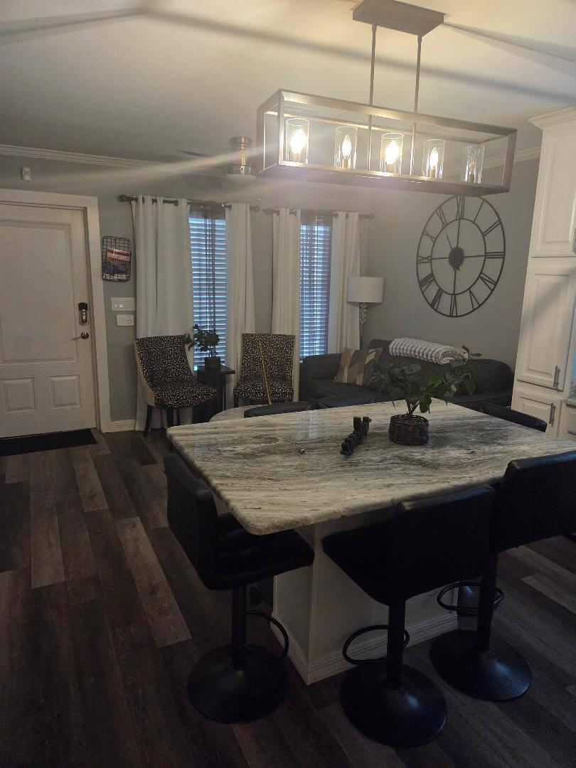 Beautiful 2 Bedroom Cottage Near Beach