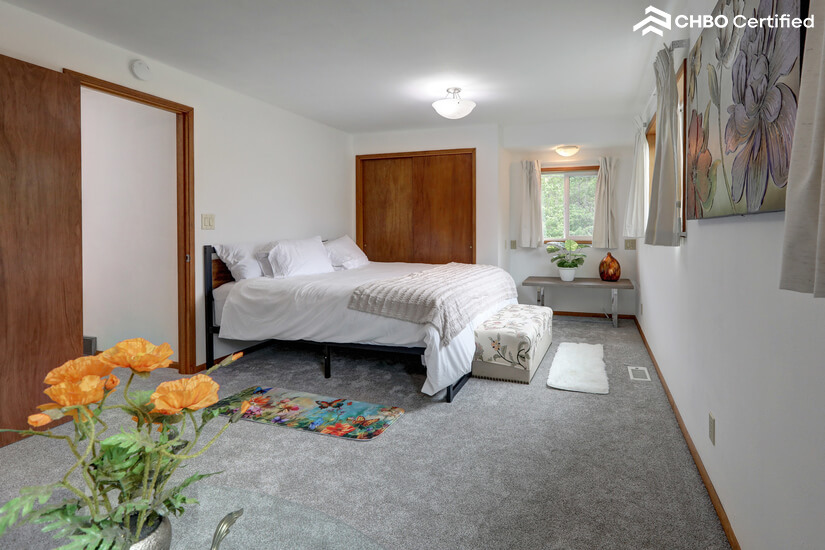 Master bedroom with crib, Sofa bed 1