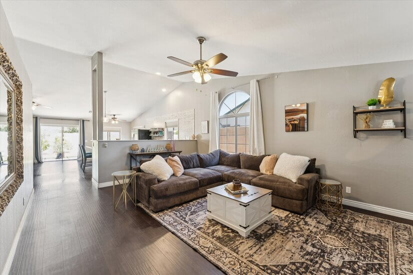 Modern & Cozy 4/2 With Salt Pool STV QC