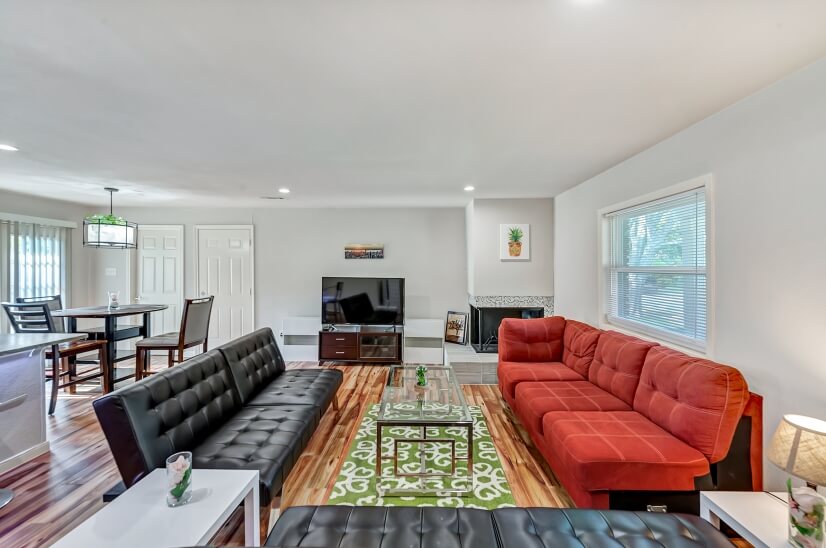 Gorgeous Brickhome 4/2 Updated! Modern!