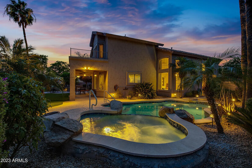 Hot tub and pool in the evening