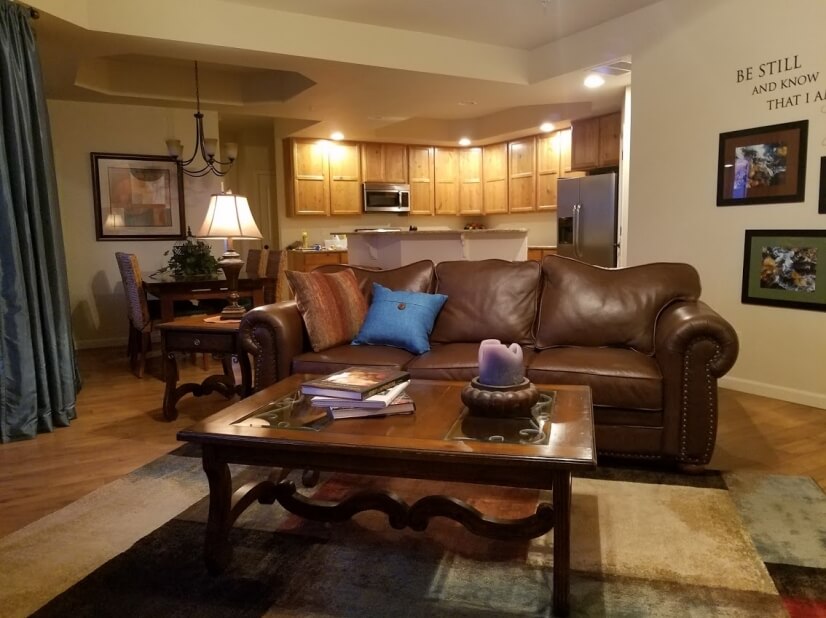 Beautiful views, warm color tones and hardwoo