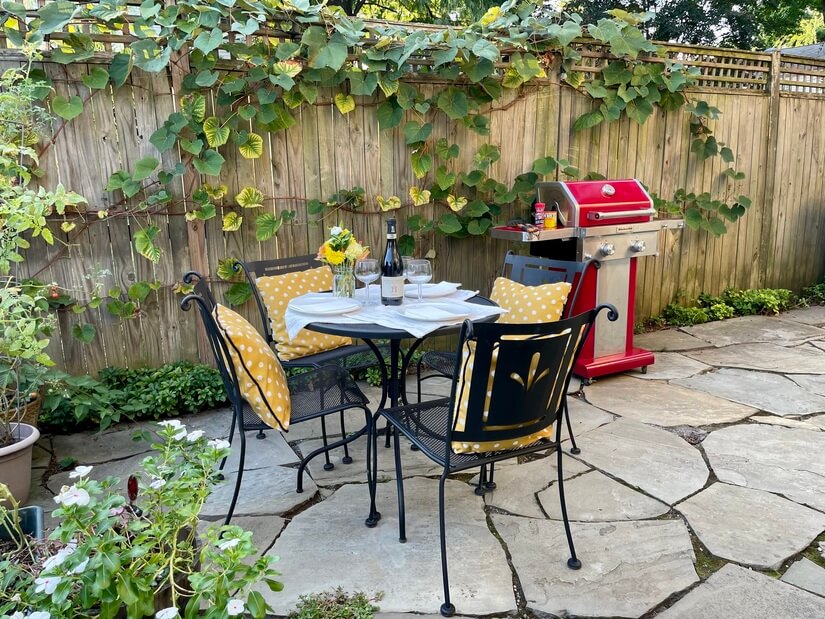 Quiet side yard, space for grilling and meals
