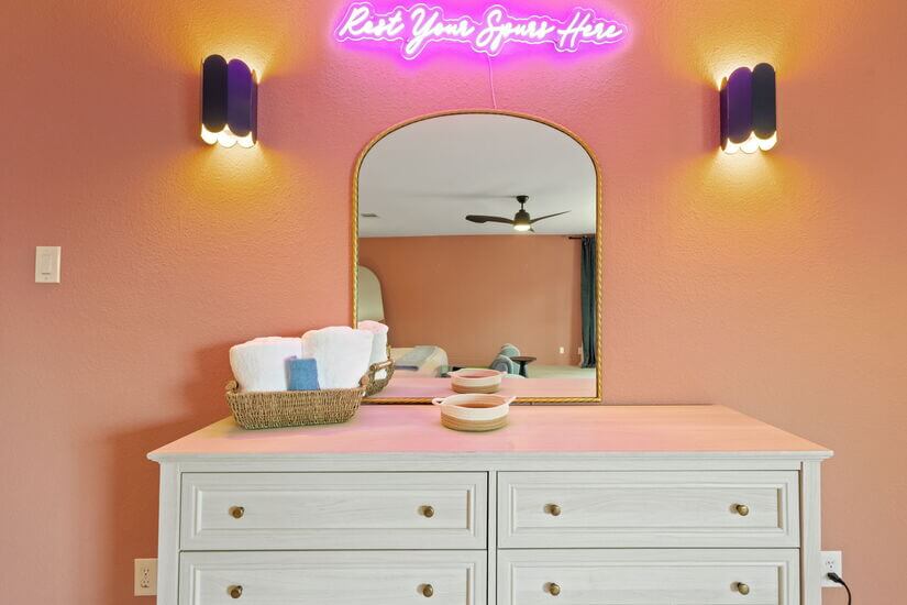 Luxury 4BR w/ Pool, Spa & Yard 