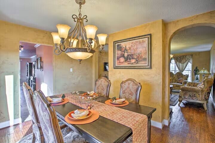 Elegant Home with Pool Gym 04mi to Lake