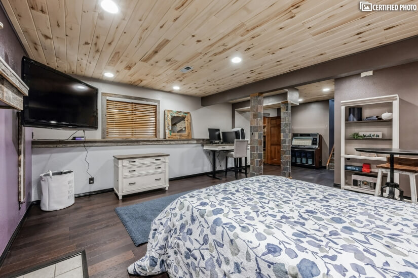 Spacious Basement room with queen bed