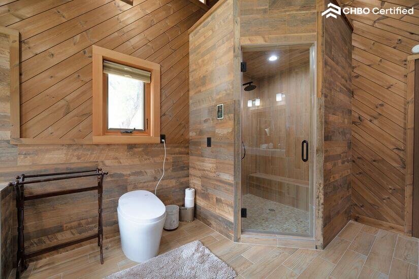 Spacious Cabin with Mountain View