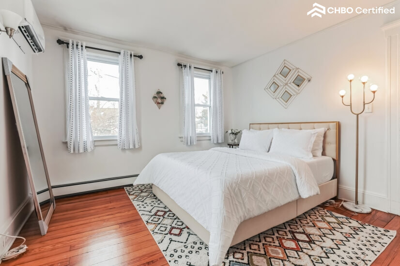 Bedroom w/Queen Bed - temporary housing in Greenwich CT|NYC