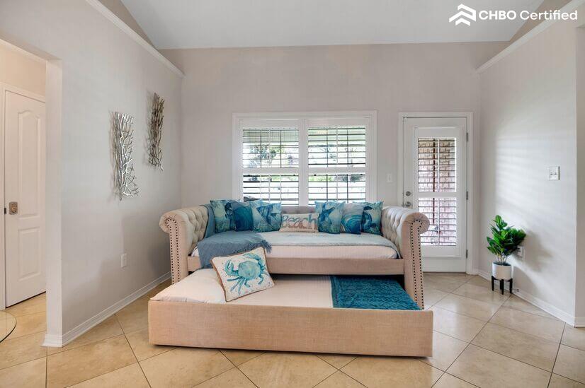 Lounge on day bed and extra trundle bed