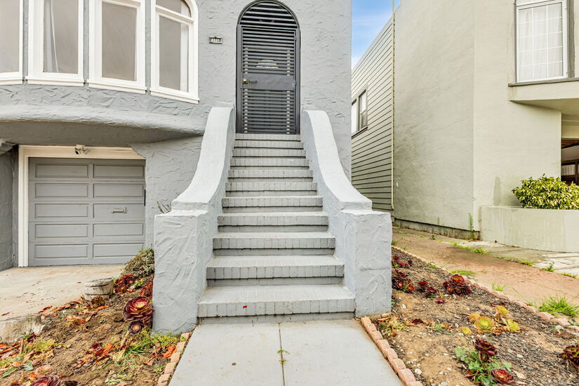 Home gated convenient location