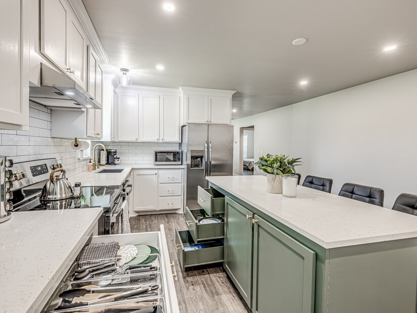 Newly Remodeled 3B 1.5B W/ King Bed