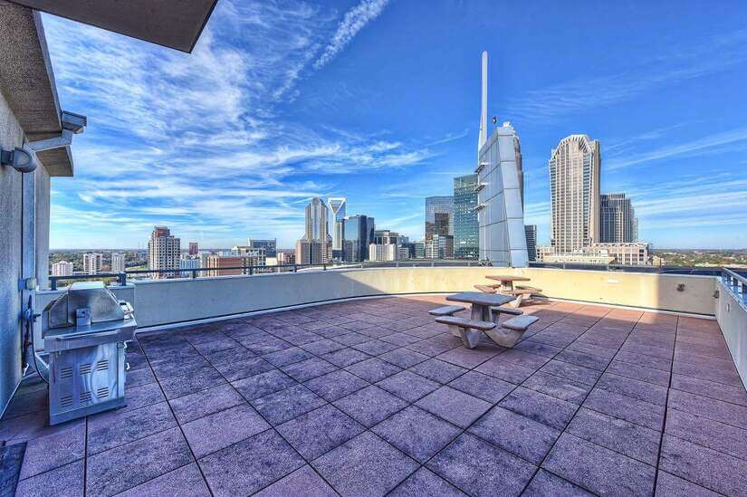 Rooftop terrace w/ gas grill
