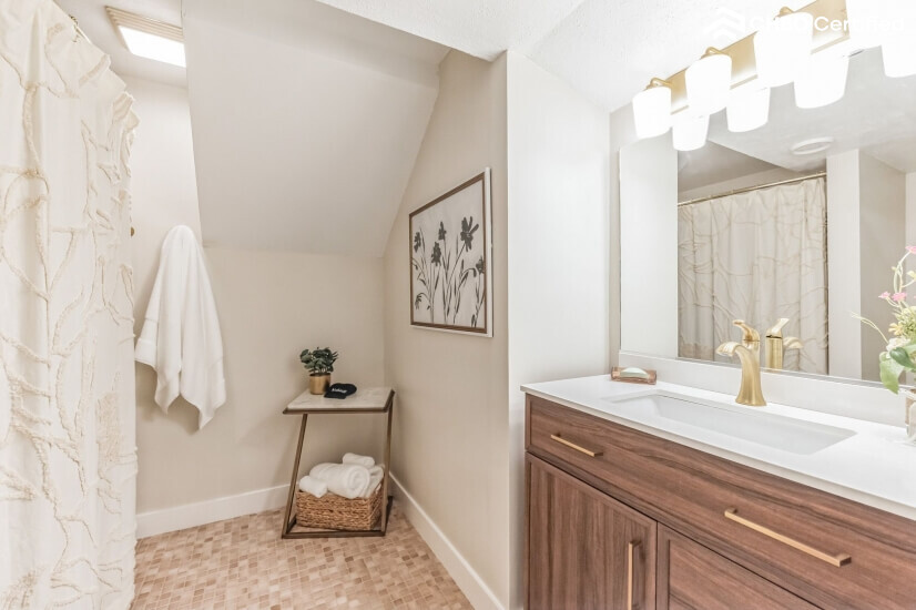 Minnetonka Furnished Garden Apartment