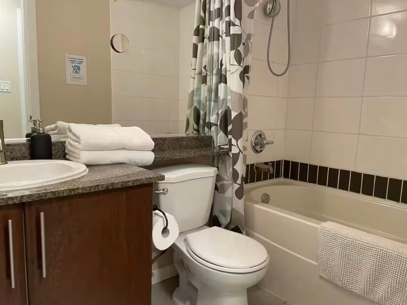 Luxury Cityview Euro-Modern Condo