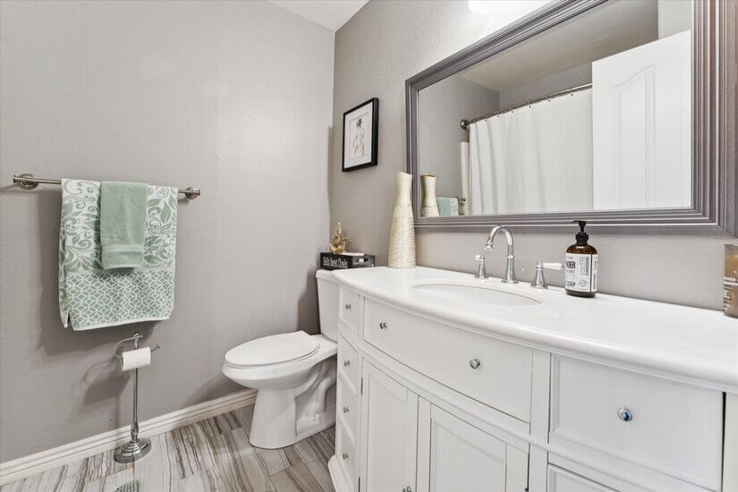 Modern & Cozy 4/2 With Salt Pool STV QC