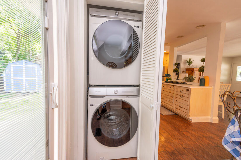 You’ll love the convenience of the washer/dryer.