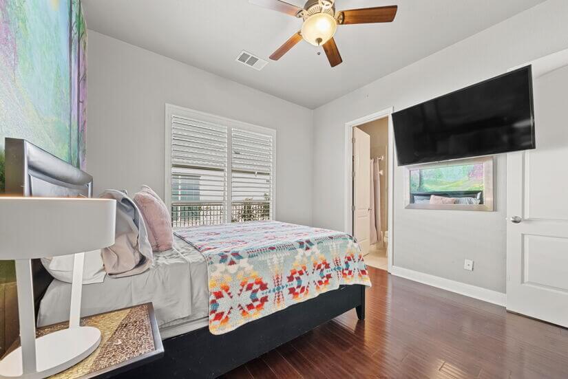 Guest bedroom with view of en suite bathroom