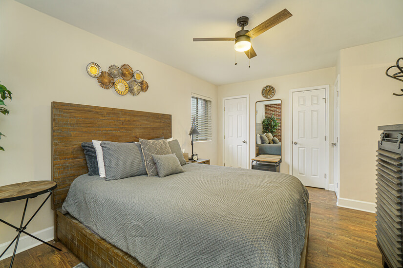 Master Bedroom with queen bed.