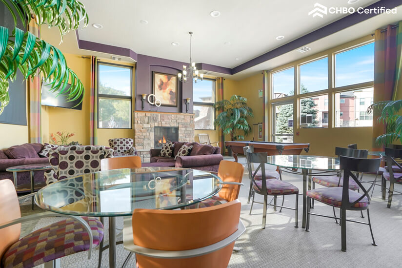 Clubhouse to relax with friends or colleagues.