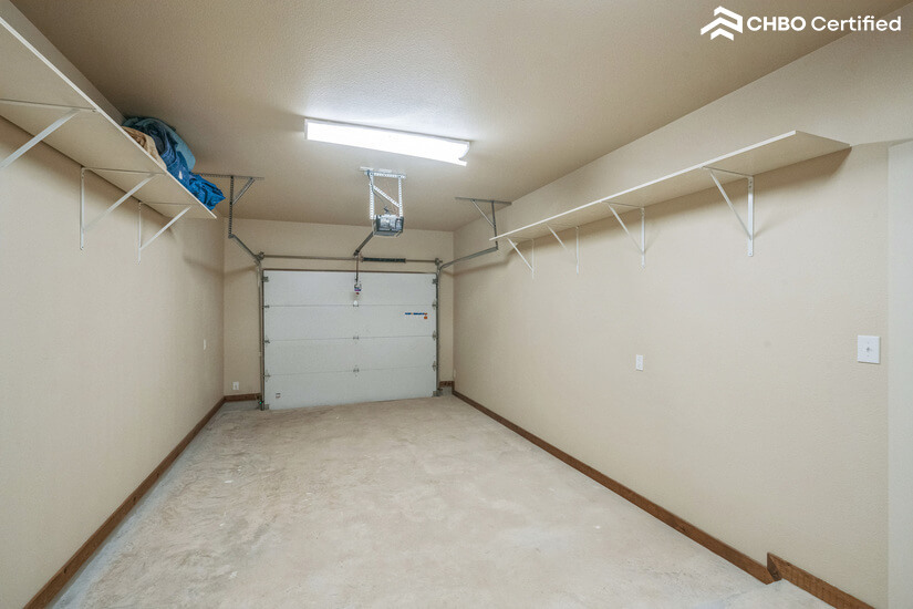 1 Car garage with Queen BR suite