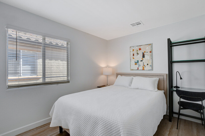 Guest Bedroom w/Queen