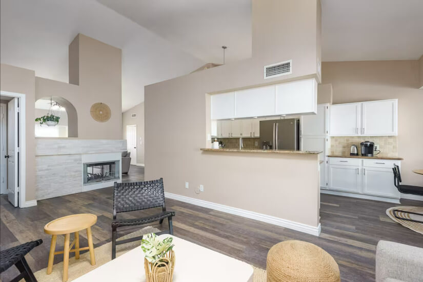 Living Room w Kitchen Access