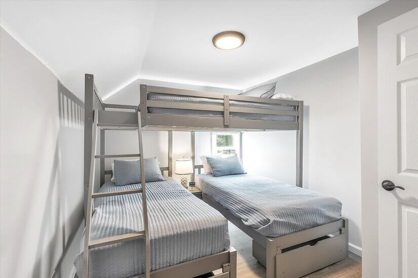 Clever bunkroom w/twin above, full bed + twin below.