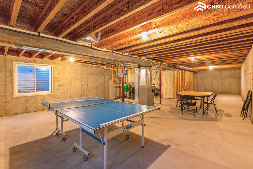 Game room - Poker table and Ping Pong table