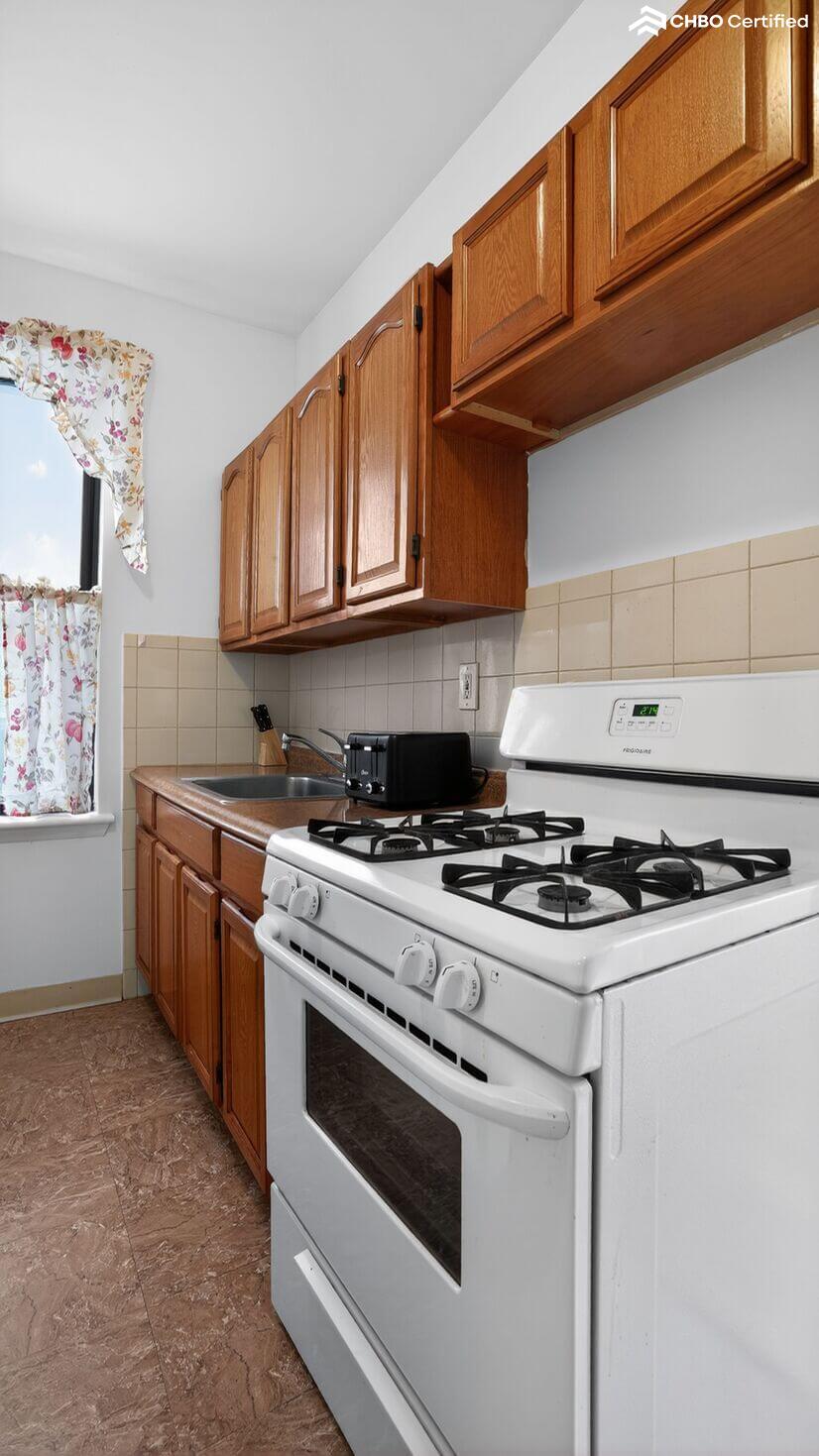 Efficient Kitchen Layout Designed for Easy Cooking