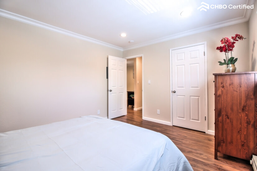 Luxury Executive Condo - New Renovation