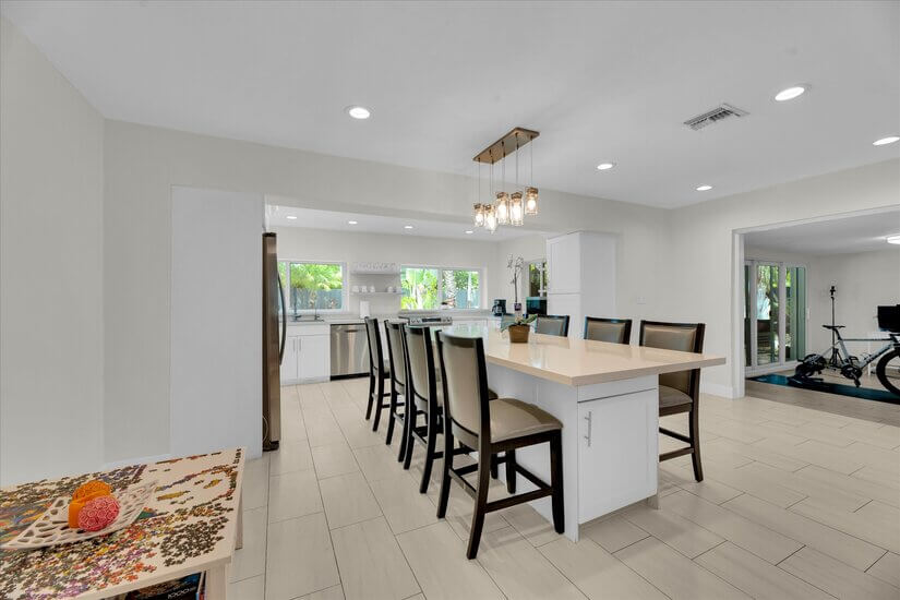 Open dining area ideal for entertaining