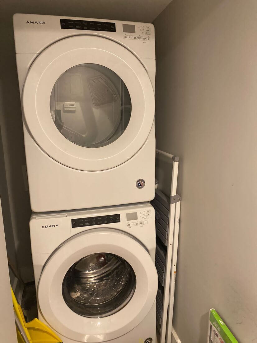 Frontloading washer/dryer