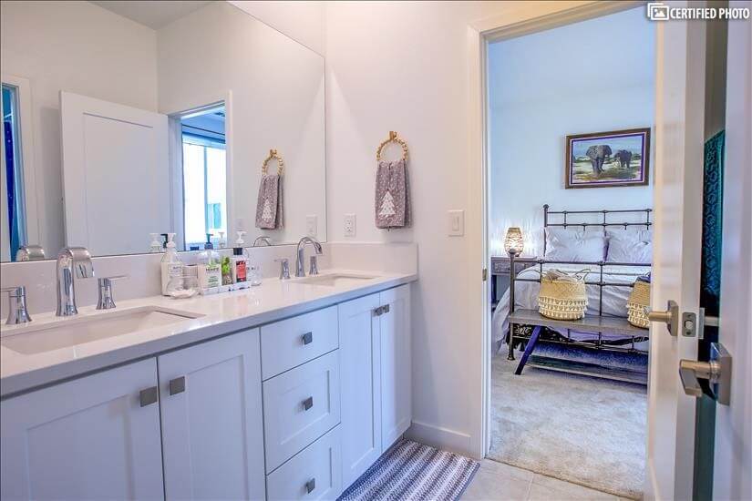 Shared Bathroom Connecting to Tandem Bedroom 1