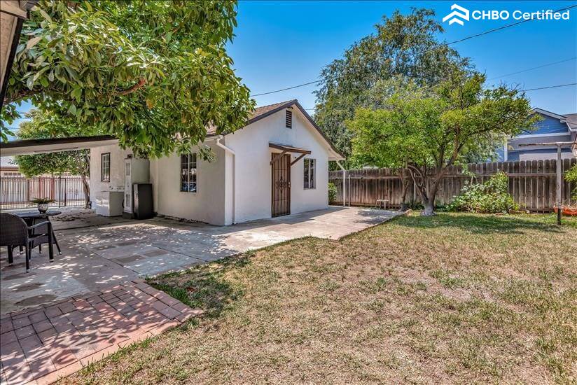 Modern Cozy house - Relaxing Backyard