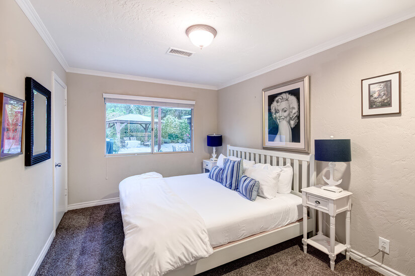 Bed 4 - King bed, walk in closet with blow up mattresses