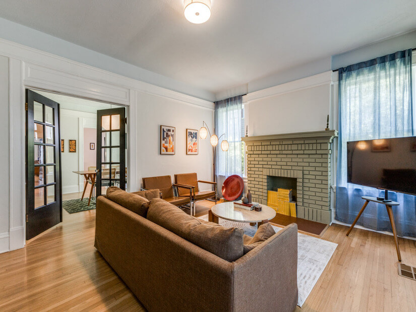 Living room with plenty of space to relax.