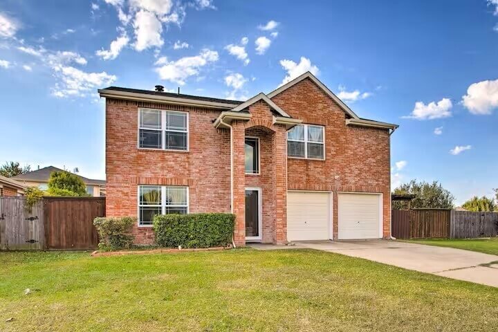 Elegant Home with Pool Gym 04mi to Lake