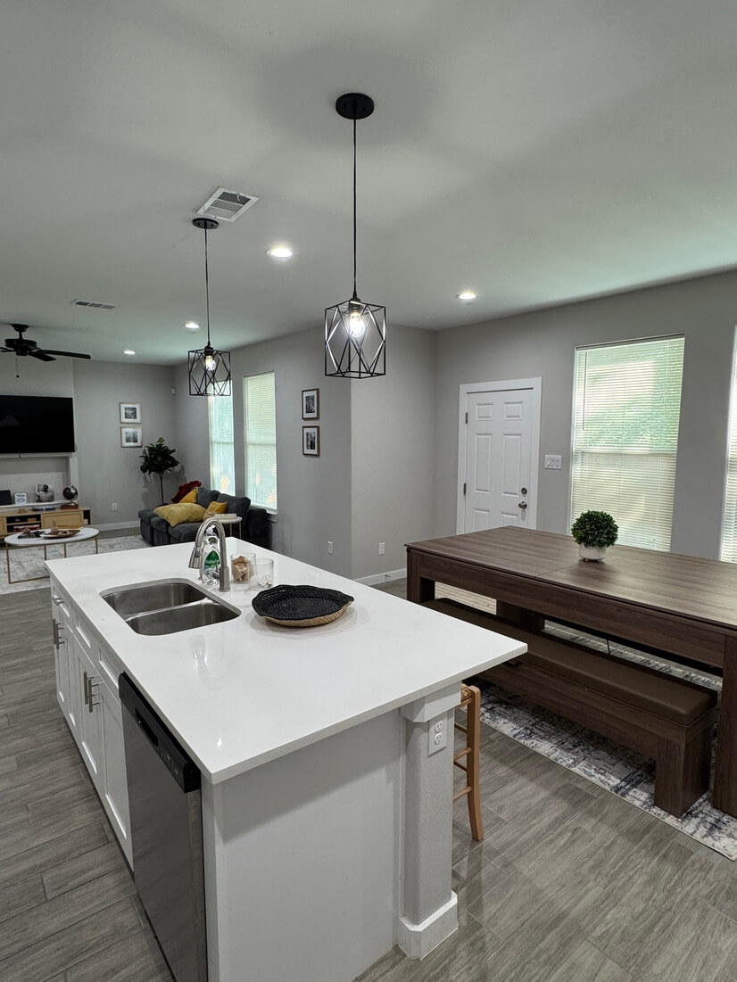 3BR Exec Home Near DT Wax WiFi Garage