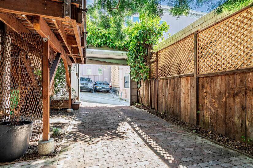Single Family Home in North Beach