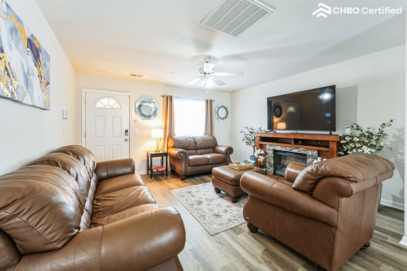 Spacious room for family and friends to gather