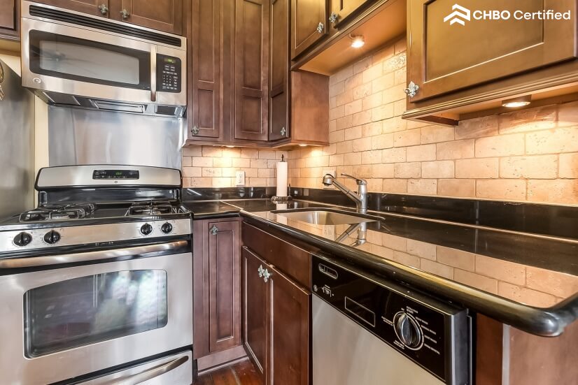 Furnished Lower Garden District Condo