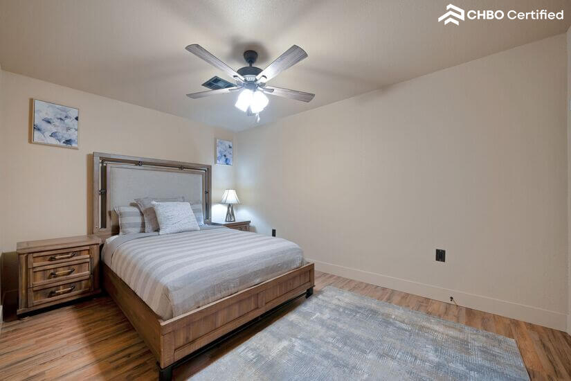 Spacious Cabin with Mountain View