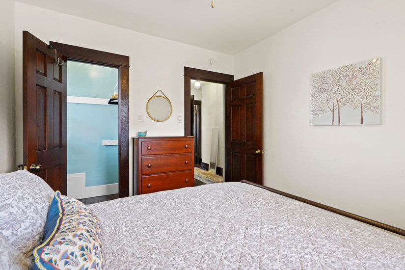 Long Beach Furnished Historic Cottage