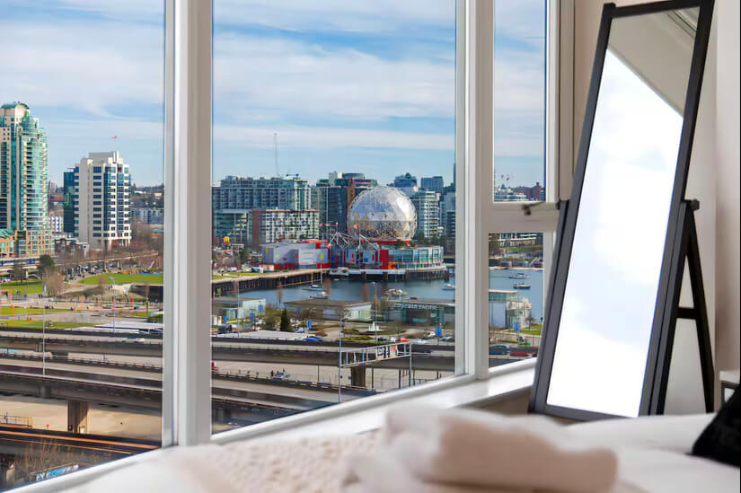 Luxury Cityview Euro-Modern Condo