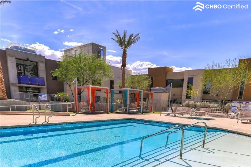 Beautifully Appointed 1 Bdm Condo 9th fl