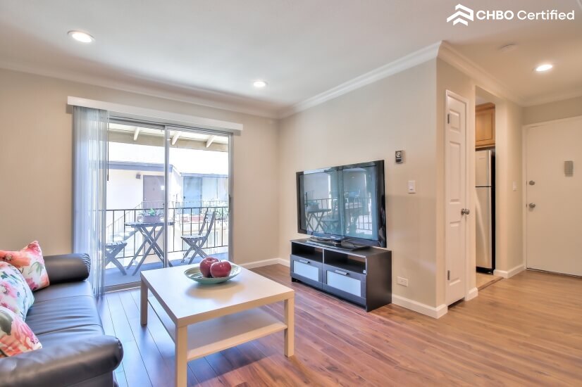 Luxury Executive Condo - New Renovation