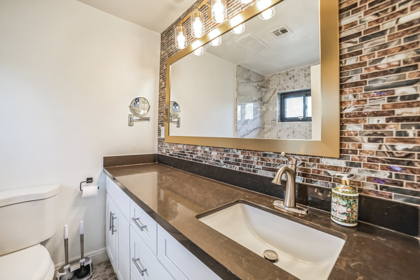 Ensuite bathroom of main house Executive room